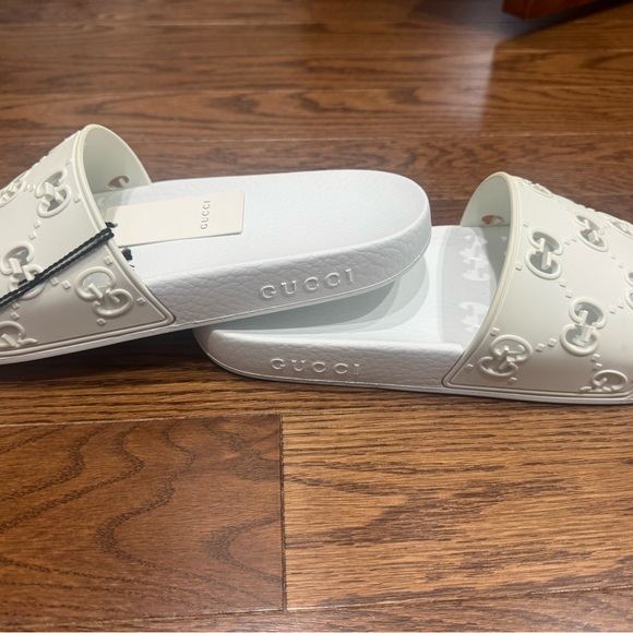 Gucci Ivory Logo Slide Sandals - Picture 4 of 6